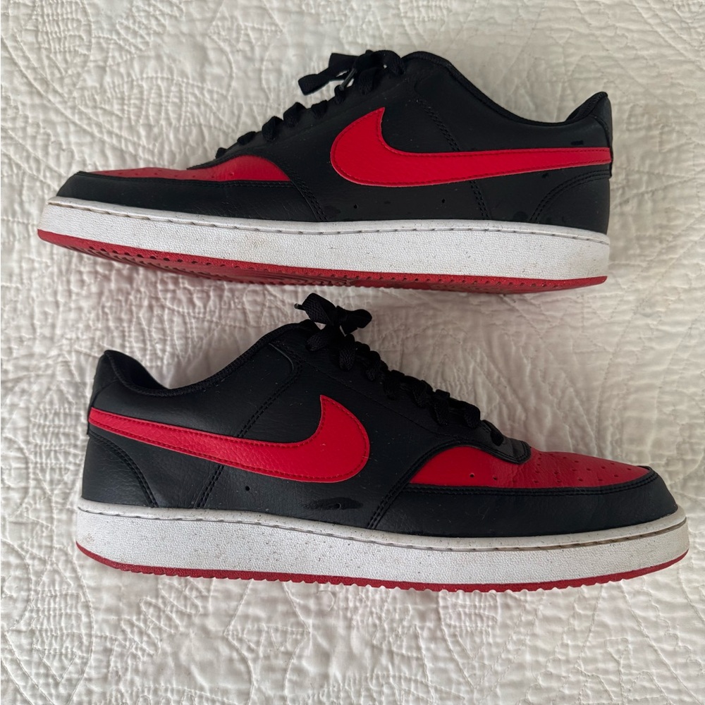 Nike Men's Black and Red Low-Top Sneakers